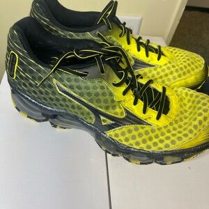 Mizuno Yellow and Black Athletic Shoes
